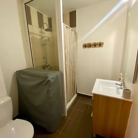 - T2 Lumineux Avec Terrasse, 3 Pers, Proche Pistes Et Commerces - Fr-1-758-29 Apartment