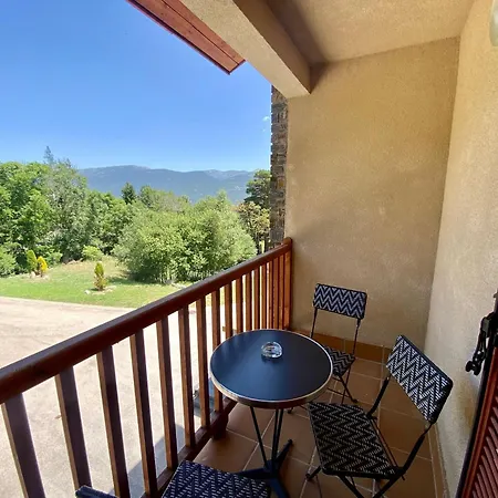- T2 Lumineux Avec Terrasse, 3 Pers, Proche Pistes Et Commerces - Fr-1-758-29 * Formigueres