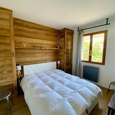 - T2 Lumineux Avec Terrasse, 3 Pers, Proche Pistes Et Commerces - Fr-1-758-29