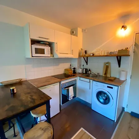 - T2 Lumineux Avec Terrasse, 3 Pers, Proche Pistes Et Commerces - Fr-1-758-29 *